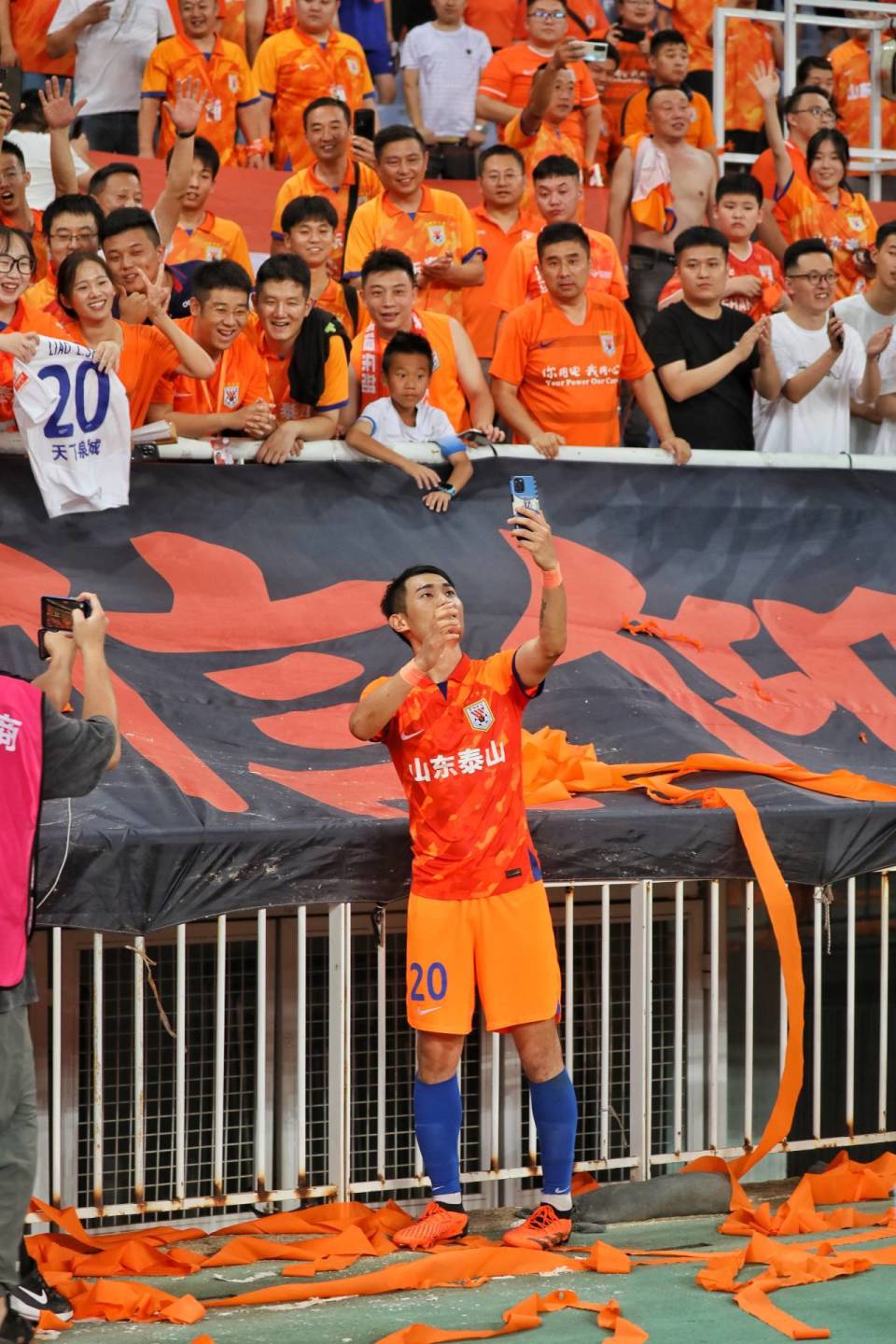 恩宁主场击败对手,取得胜利 恩宁主场击败对手,取得胜利