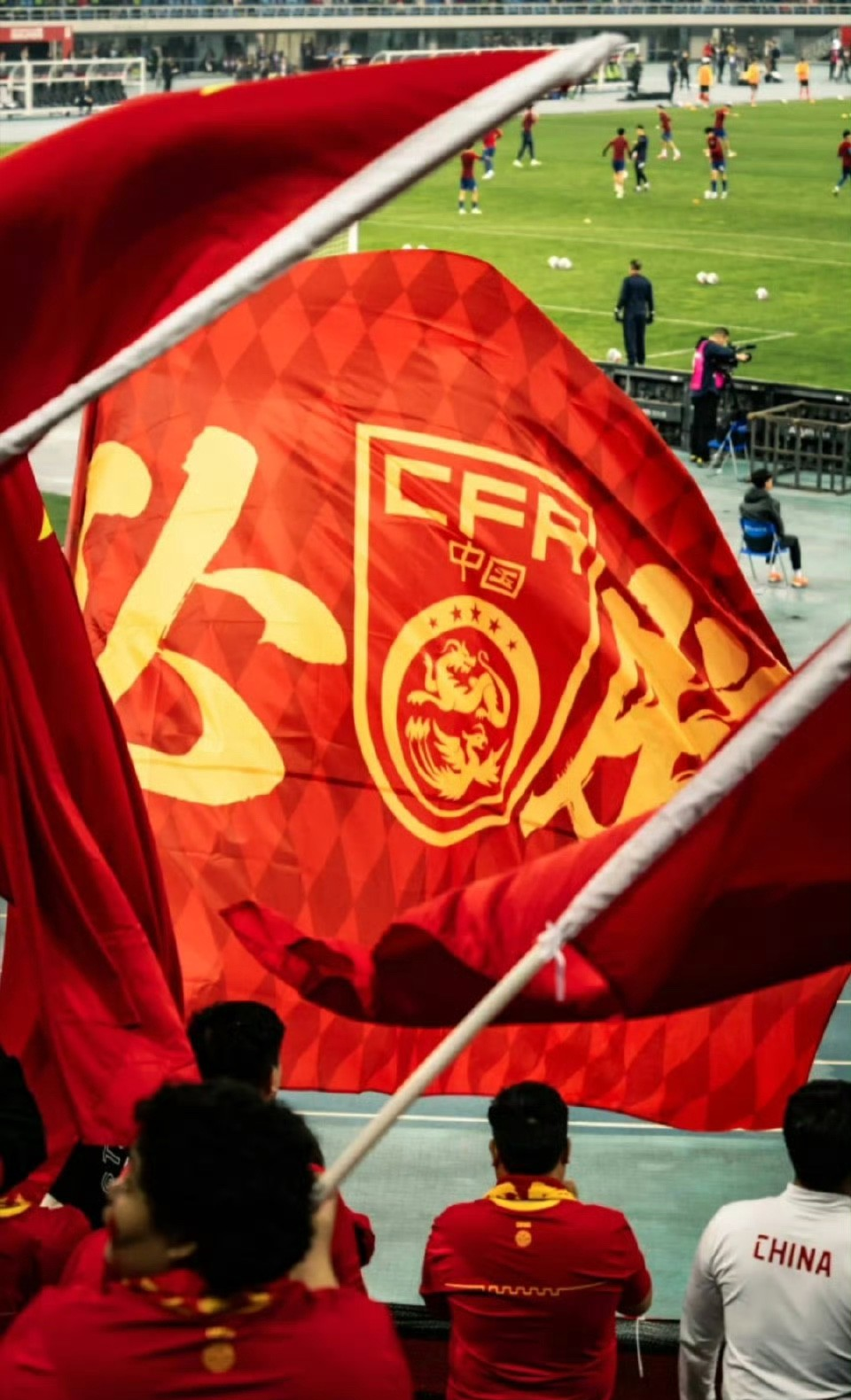 激动人心的足球盛宴,球员拼尽全力 激动人心的足球盛宴,球员拼尽全力