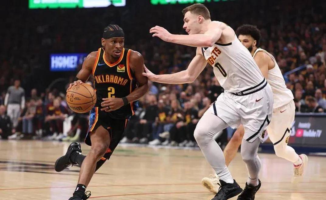 勇士爆冷被森林狼逆转,库里表现疲软 勇士爆冷被森林狼逆转,库里表现疲软