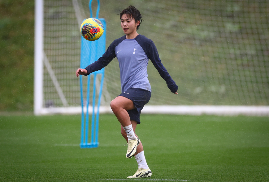 足球赛场上女性选手飒爽登场,实现完美蜕变 足球赛场上女性选手飒爽登场,实现完美蜕变