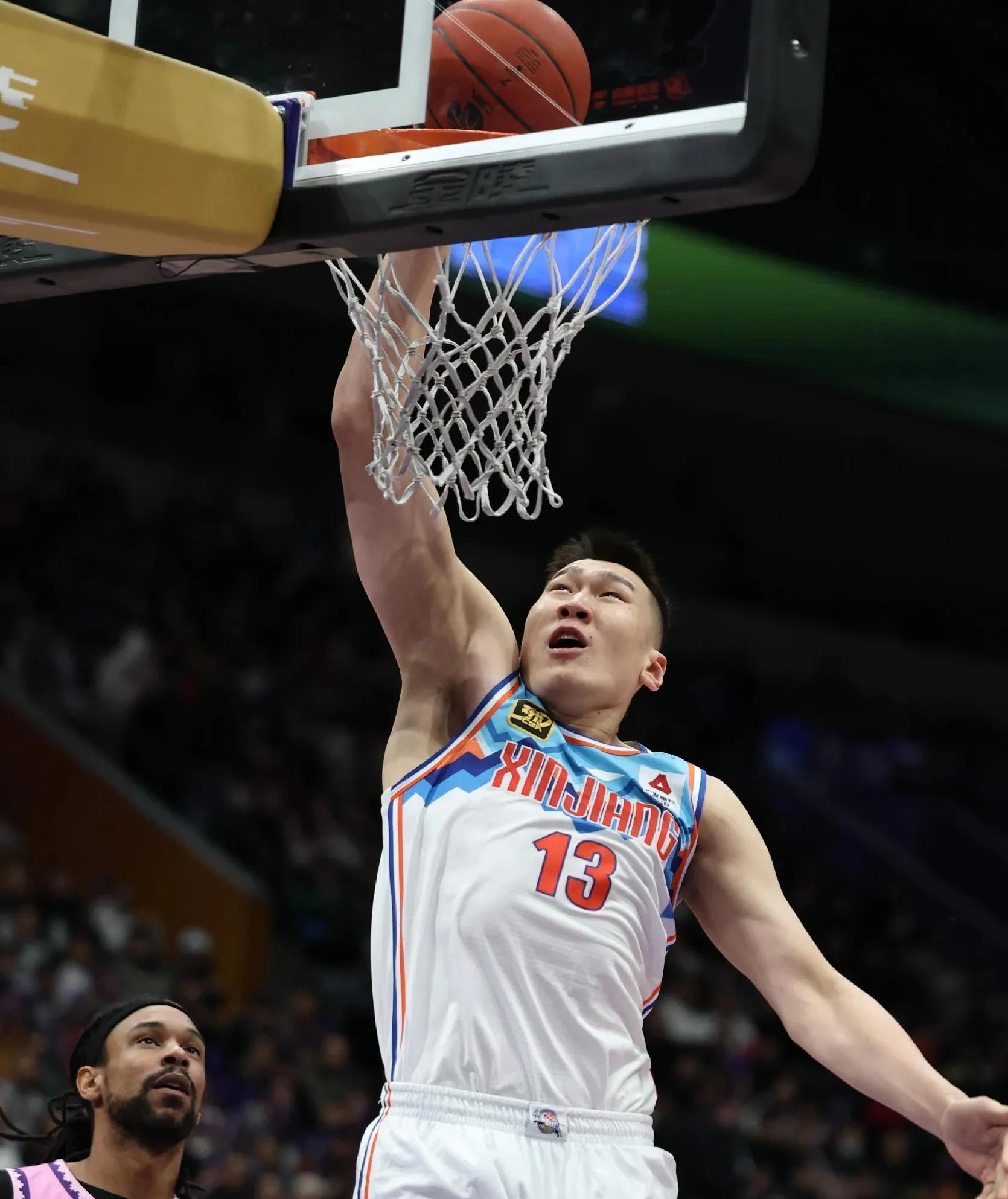 乐鱼体育在线娱乐-新疆男篮客场一役力克山东队，赢得胜利