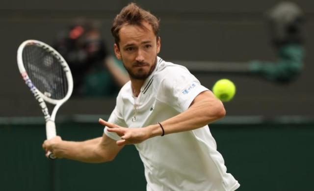 西班牙网球队轻取世界网球队，梅德韦杰夫制霸全场的简单介绍