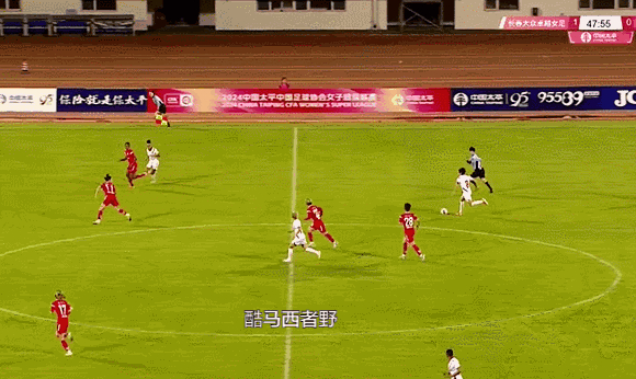 乐鱼体育在线娱乐-荷兰女足队员庆祝进球，带领球队晋级